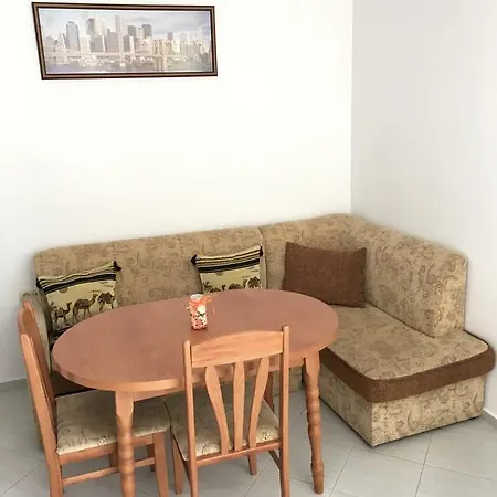 شقة Adonai
